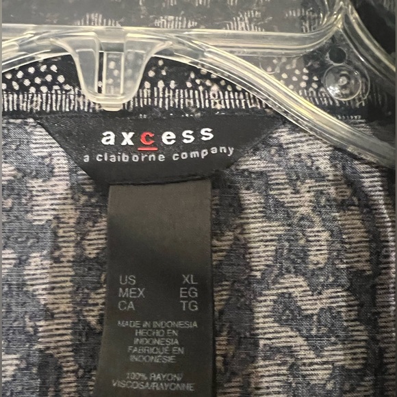 VTG Axcess Geometric Pattern Button Down - Picture 2 of 3